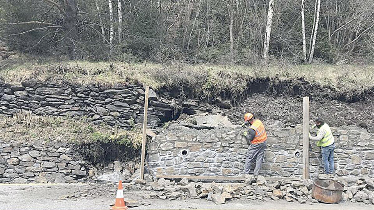 Denuncien la destrucció d'un mur de pedra seca