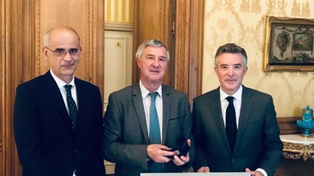 Martí i Mateu s'acomiaden del representant del copríncep francès