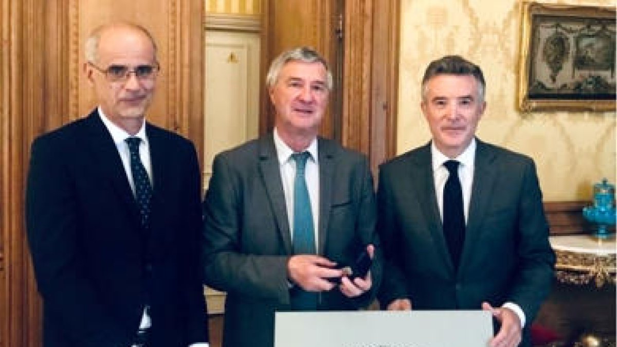 Martí i Mateu li diuen 'Au revoir' a Patrick Strozda