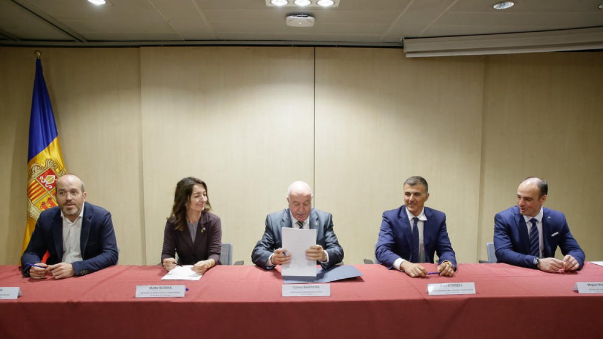 El Govern signa un acord transfronterer sobre fauna salvatge