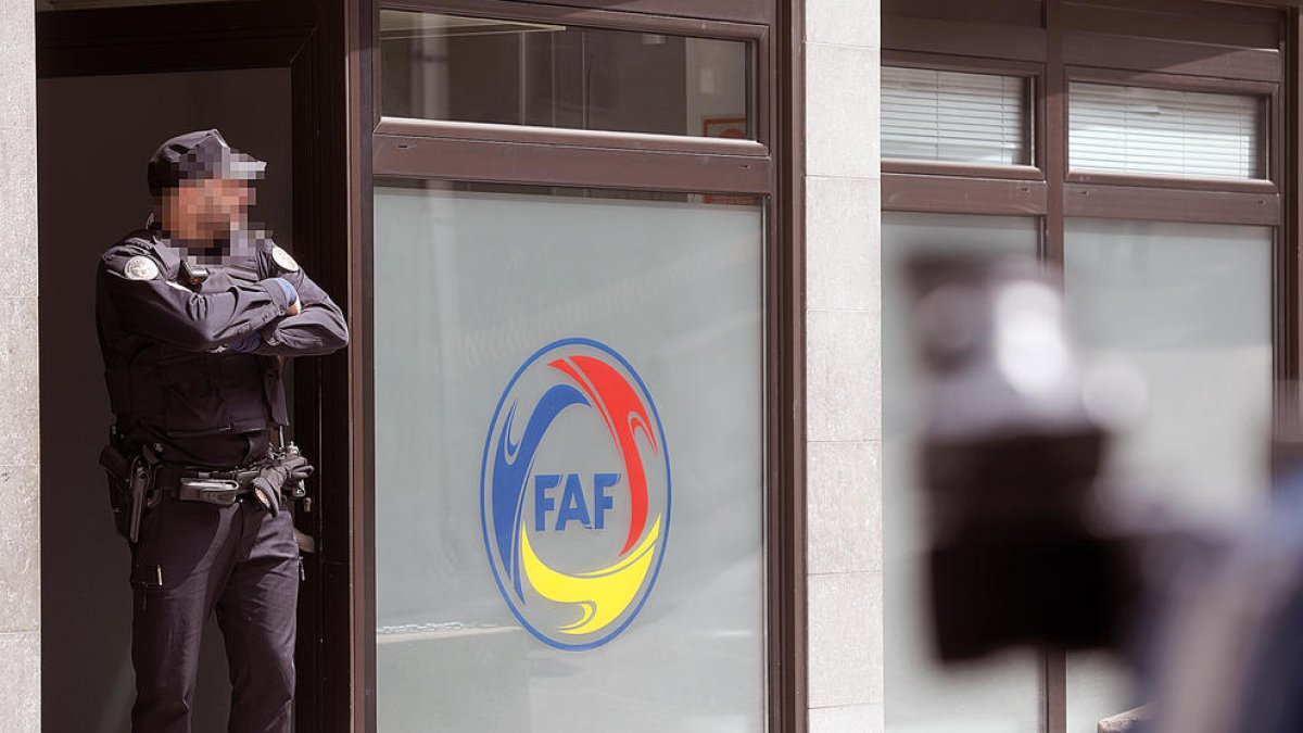 Enfrontament a la Federació de Futbol pel 'cas Cautxú'