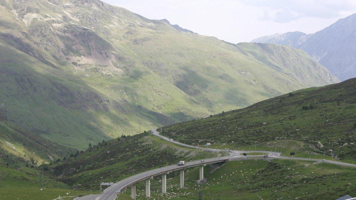 El comú instarà Govern a avaluar la viabilitat del vial de la Solana al Pas