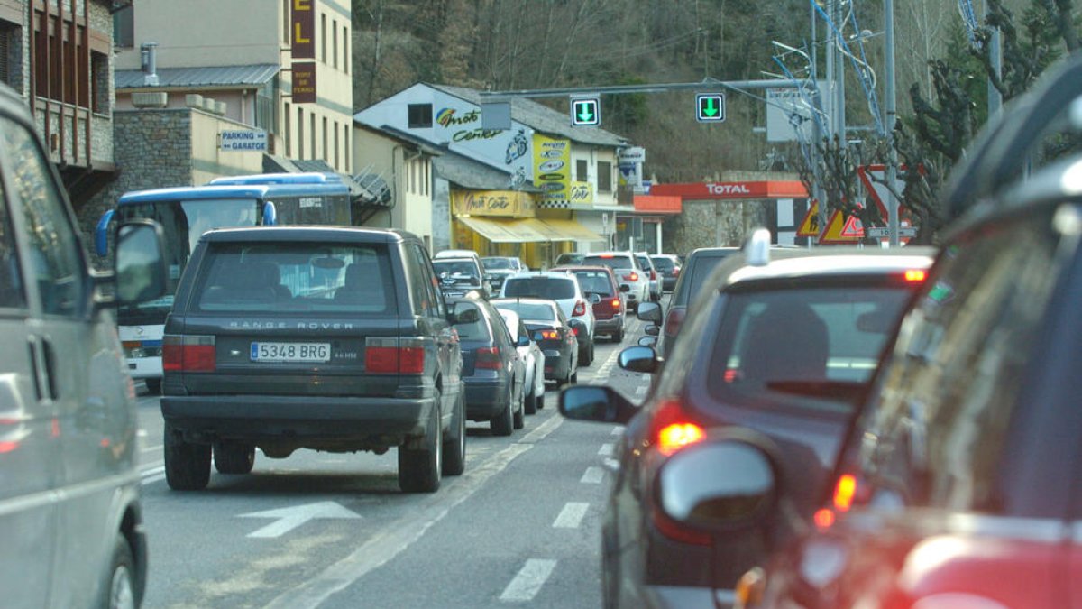 L'ACA demana una solució específica per als cotxes del país a Barcelona