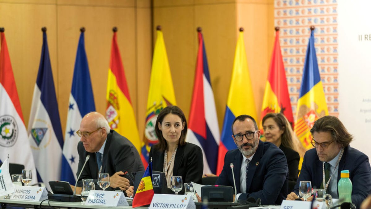 Set persones a temps complet per a la Cimera Iberoamericana