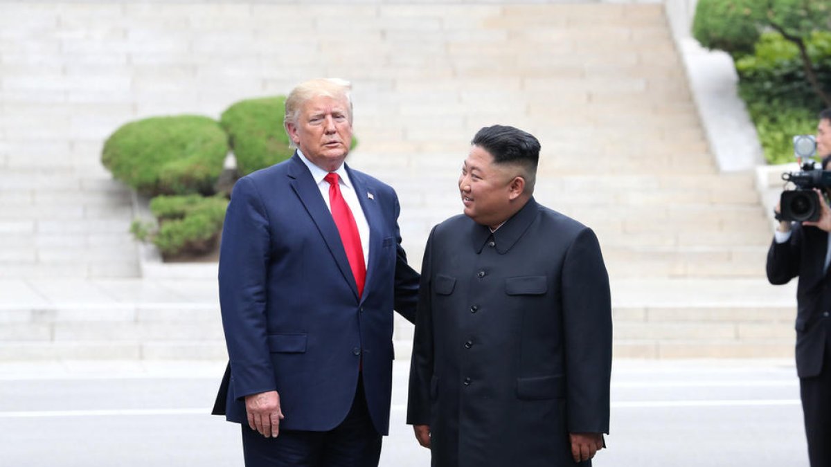 Reunió històrica entre Trump i Kim Jong-un que reactiva el diàleg