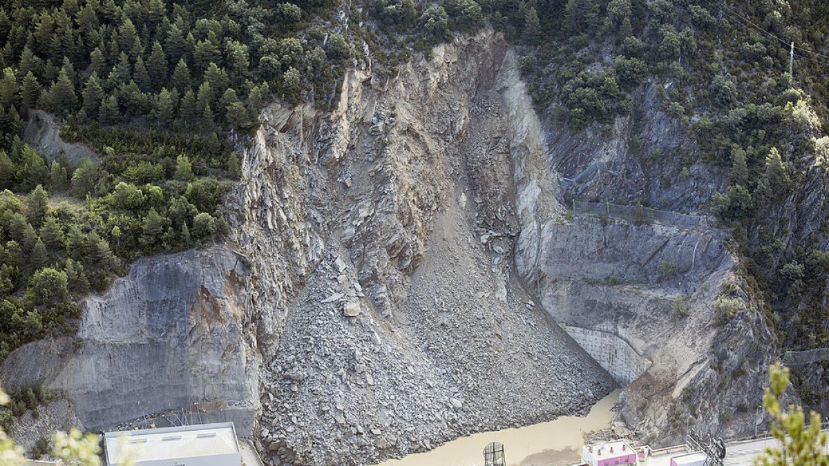 Suspensió temporal de l'atorgament de llicències a la zona de l'esllavissada