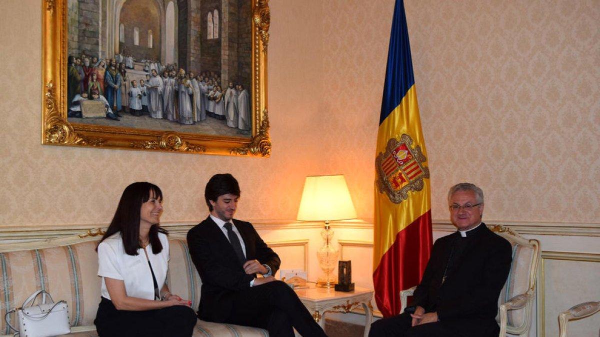 Vives es reuneix amb els grups parlamentaris