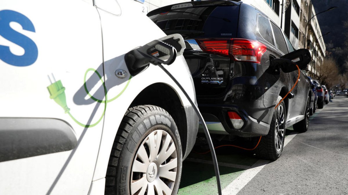 L'ajuda per a la compra de vehicles elèctrics es redueix fins al 35% del valor