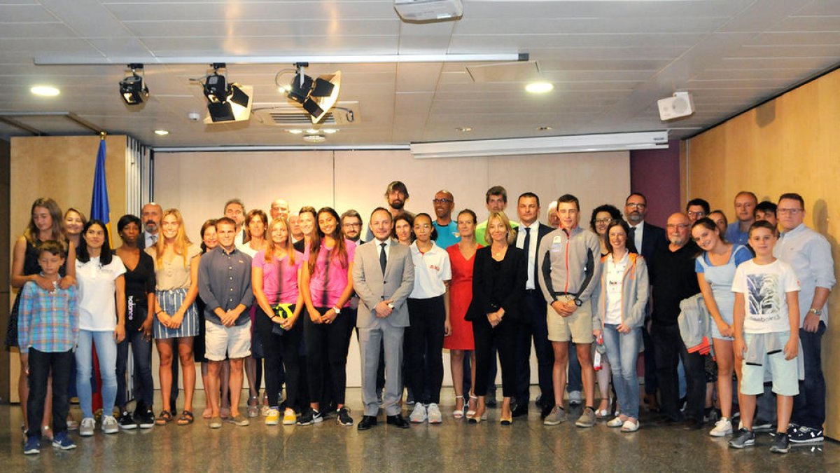 Demandes de les federacions