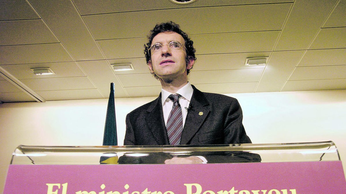 DA tomba el retorn de Minoves d'ambaixador