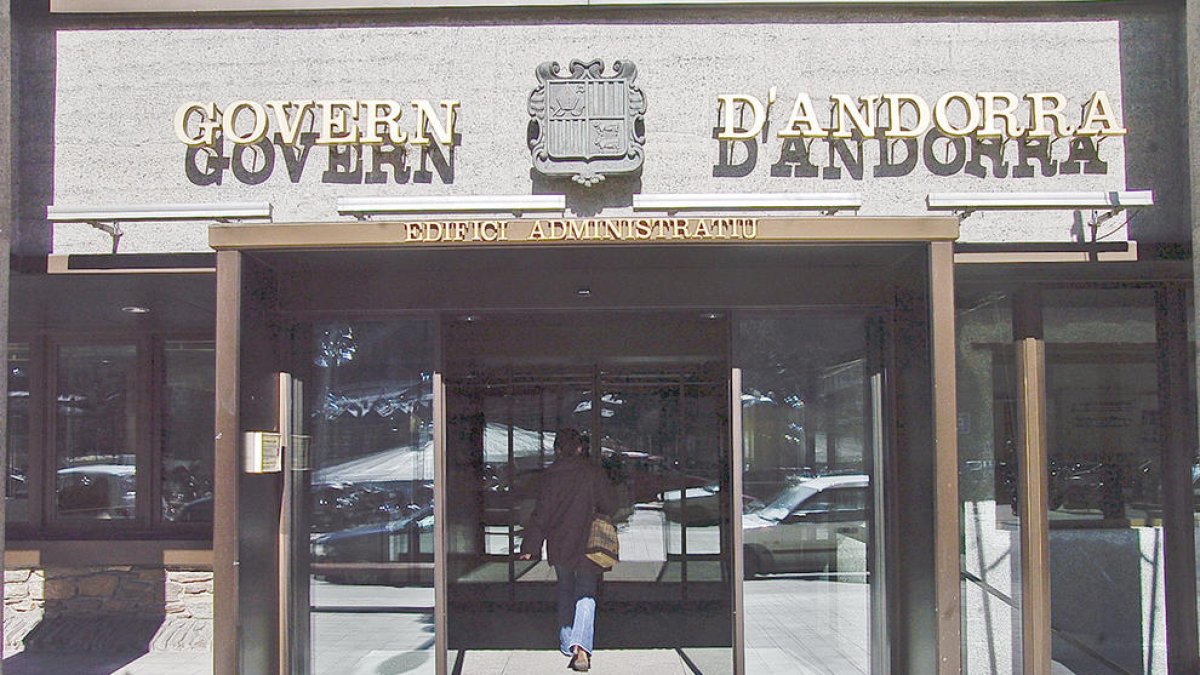 El PS considera que el procediment per apujar el sou als funcionaris no és clar