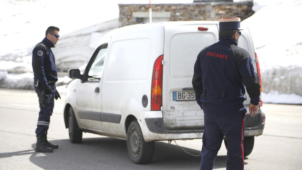 La duana francesa decomissa un 10% menys de tabac