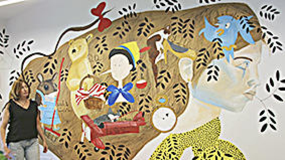 Rosa Mujal il·lustra amb un mural la bebeteca d'Ordino