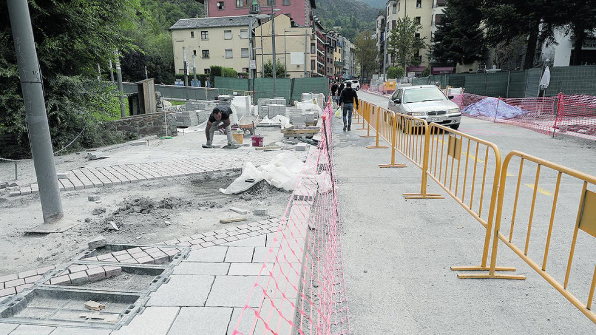 El comú forma quatre treballadors per assessorar els comerços