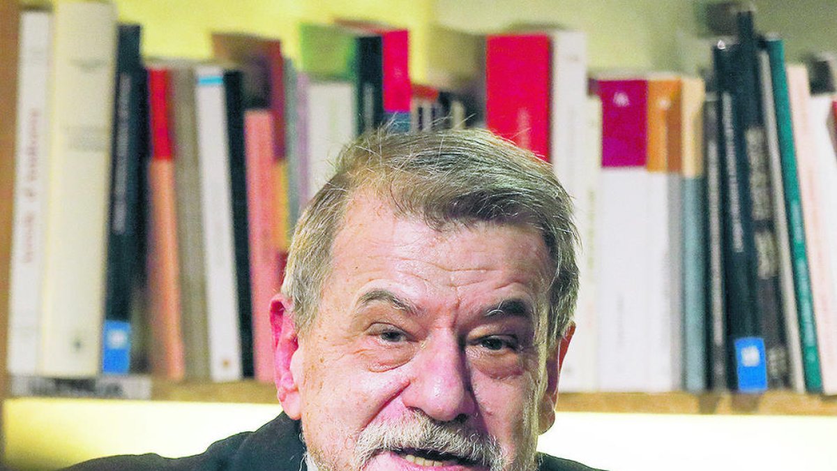 “Tanta oficina de premsa genera saturació i venda de motos”