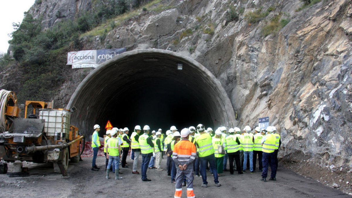 Aturades les obres de Tres Ponts per impagaments
