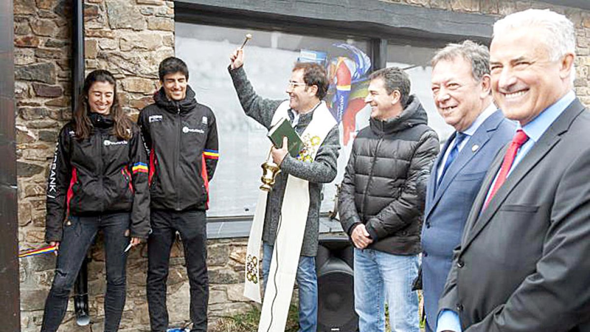 L'arribada de refugiats i la fuga del pres, als set tuits