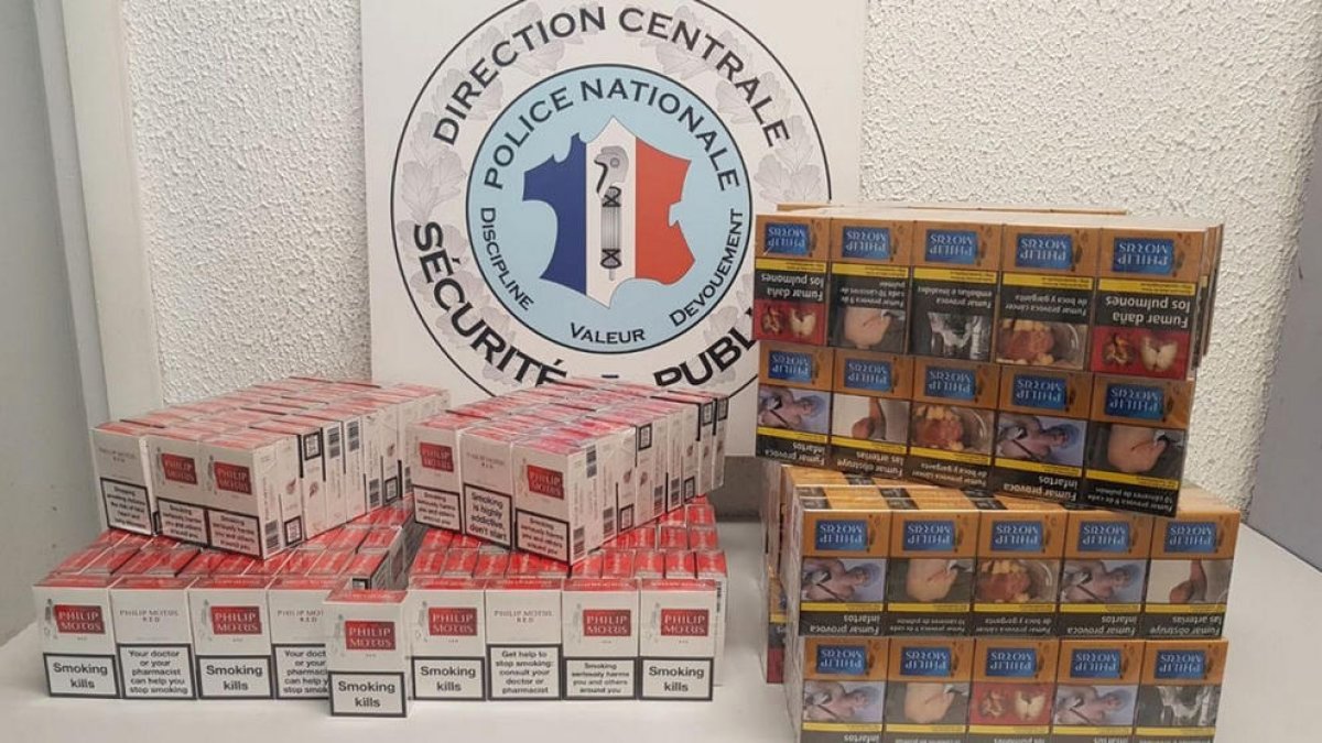 Paquets de cigarrets de contraban a França