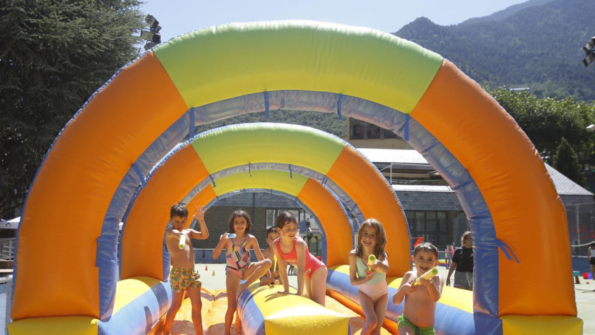 L'aquaparc de l'Estadi Comunal obre les portes