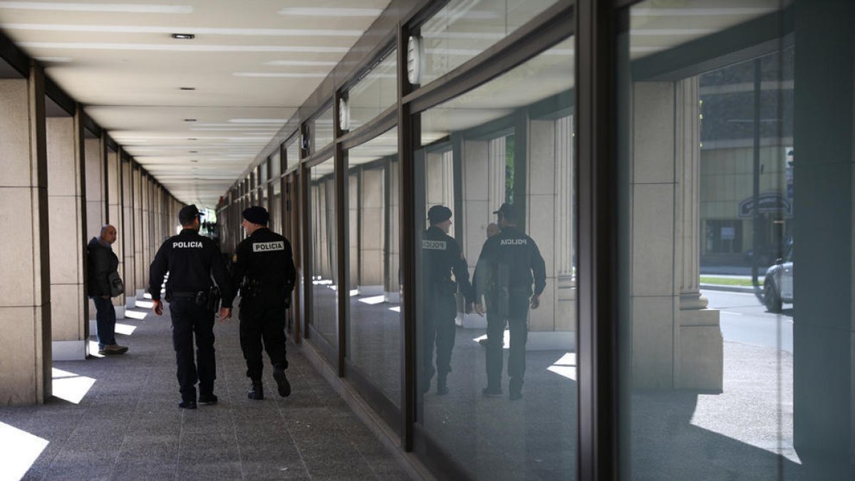 Un advocat amenaça dos consellers amb una querella