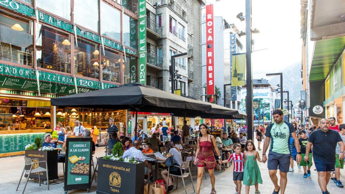 Les associacions de comerciants aposten per un nou model de negoci