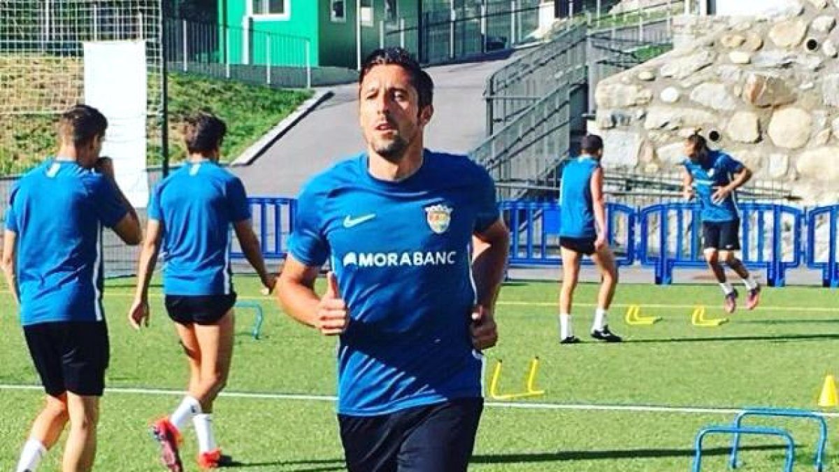 El lateral de l'FC Andorra Fede Bessone serà baixa per al partit de demà contra l'Ejea