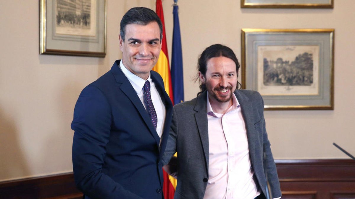 Sánchez i Iglesias segellen un pacte de govern dos dies després del 10-N