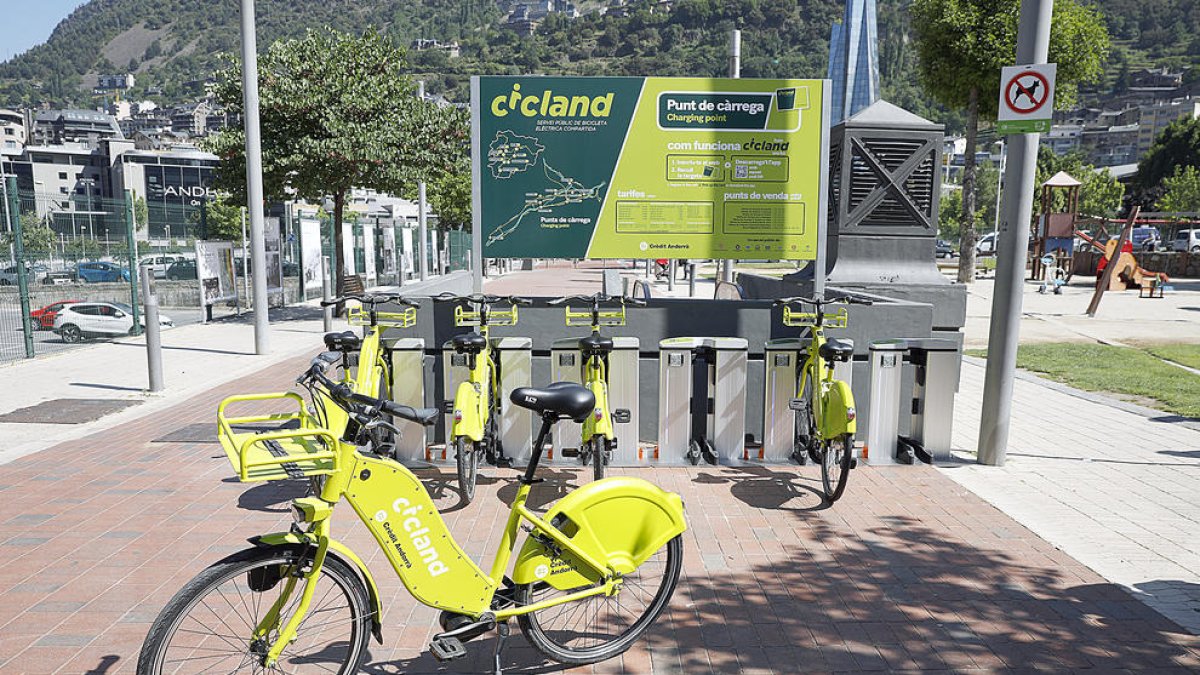 La Batllia tomba l'adjudicació del servei de lloguer de bicis elèctriques