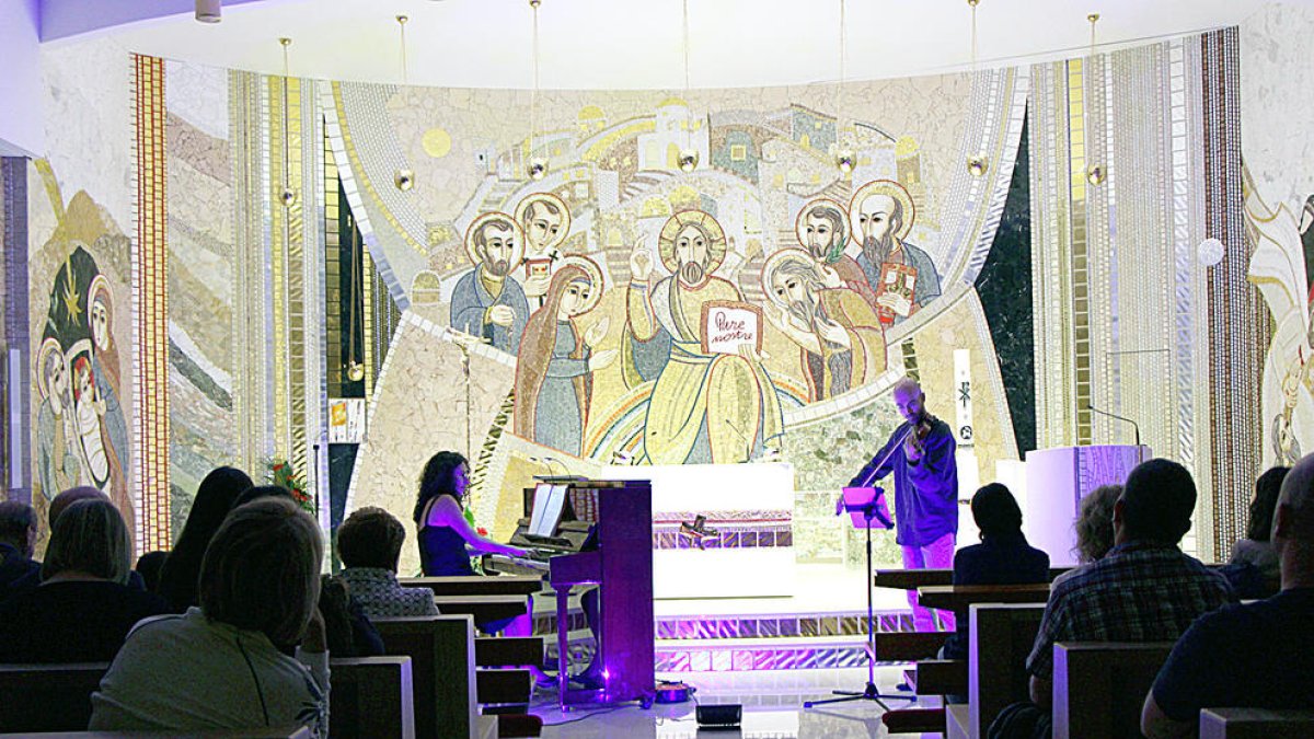 L'església de Sant Julià plena de bandes sonores