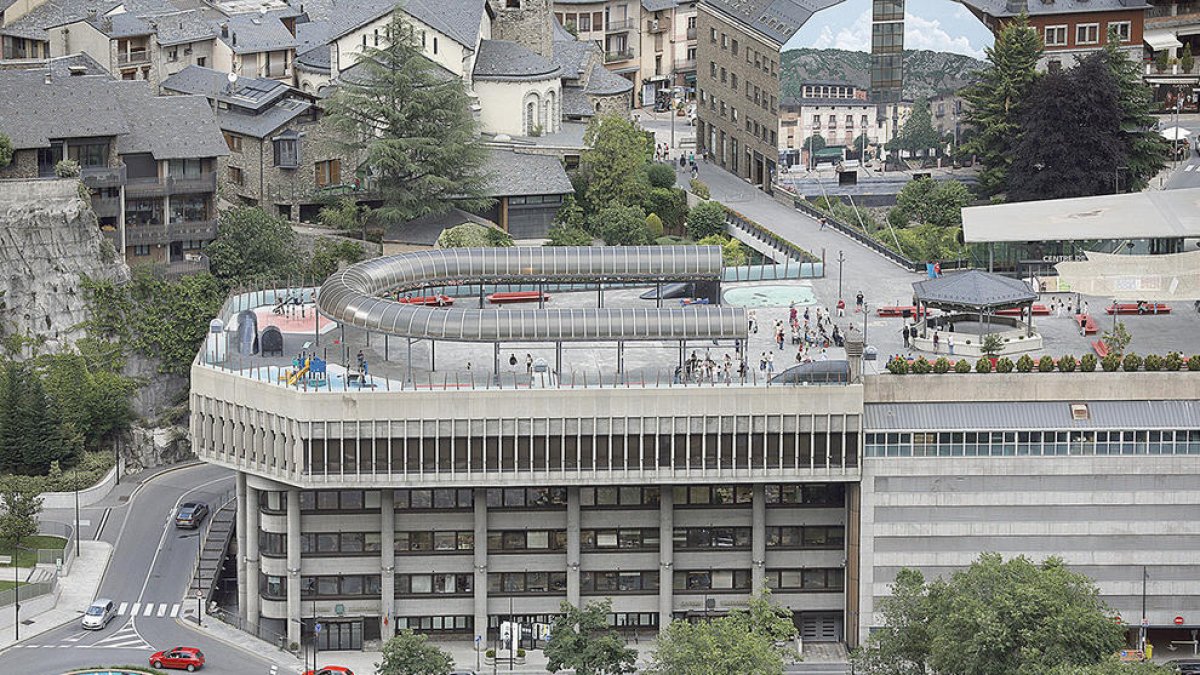 Investiguen robatoris en dos locals del centre de la capital