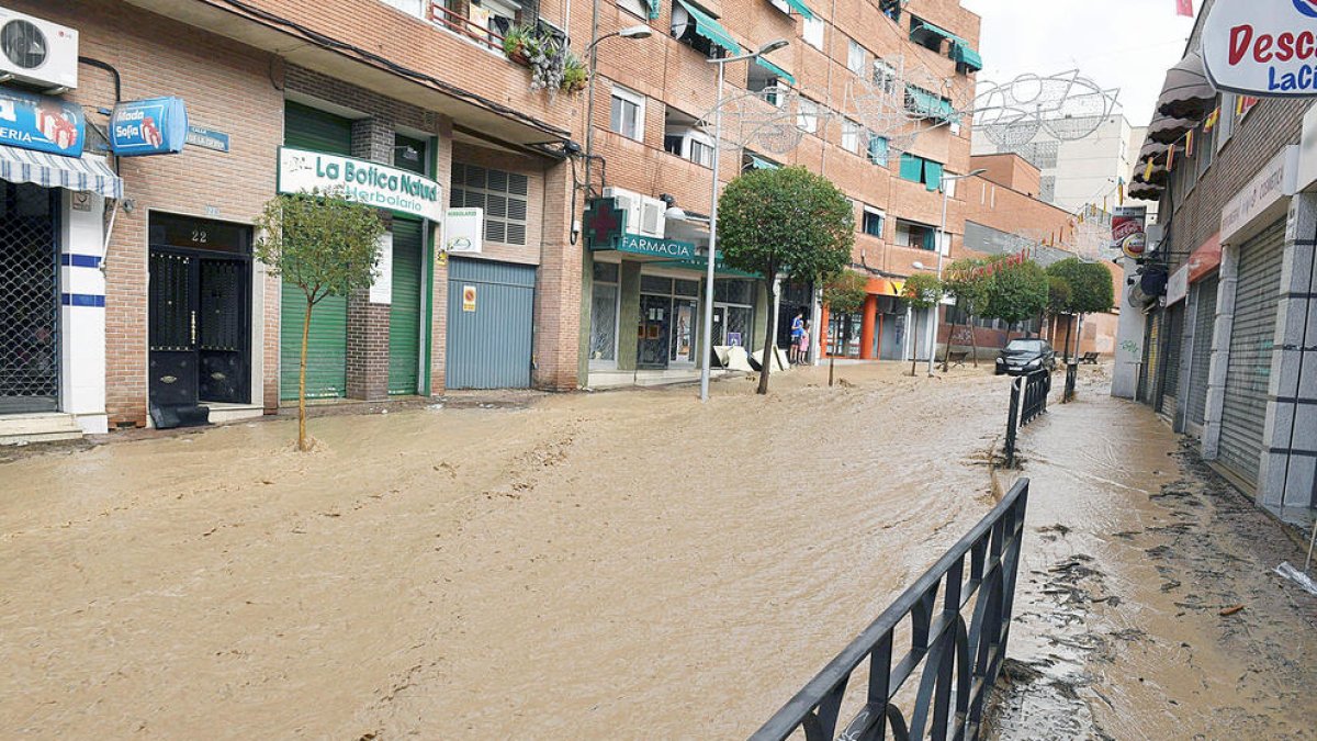 Més de 200 avisos a emergències per l'arribada de la DANA a l'interior