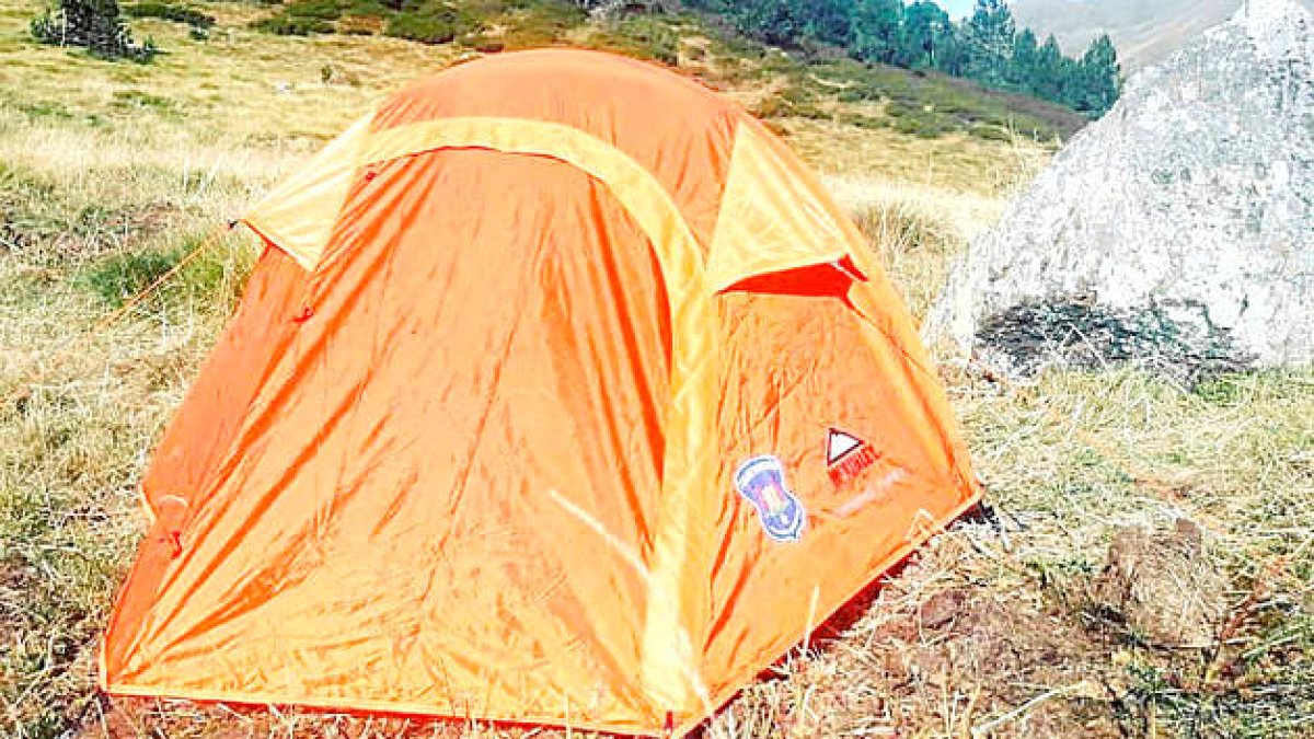 Controlats dos caçadors amb dos isards sense anelles