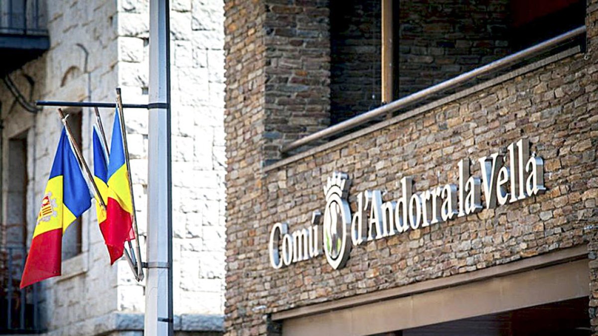 El comú de la capital suma més dies de permís retribuït per al personal