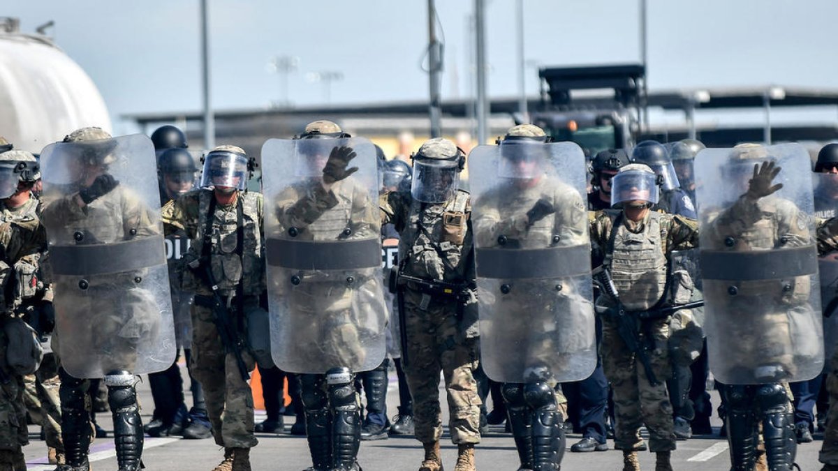 EUA envia 2.100 militars a la frontera amb Mèxic