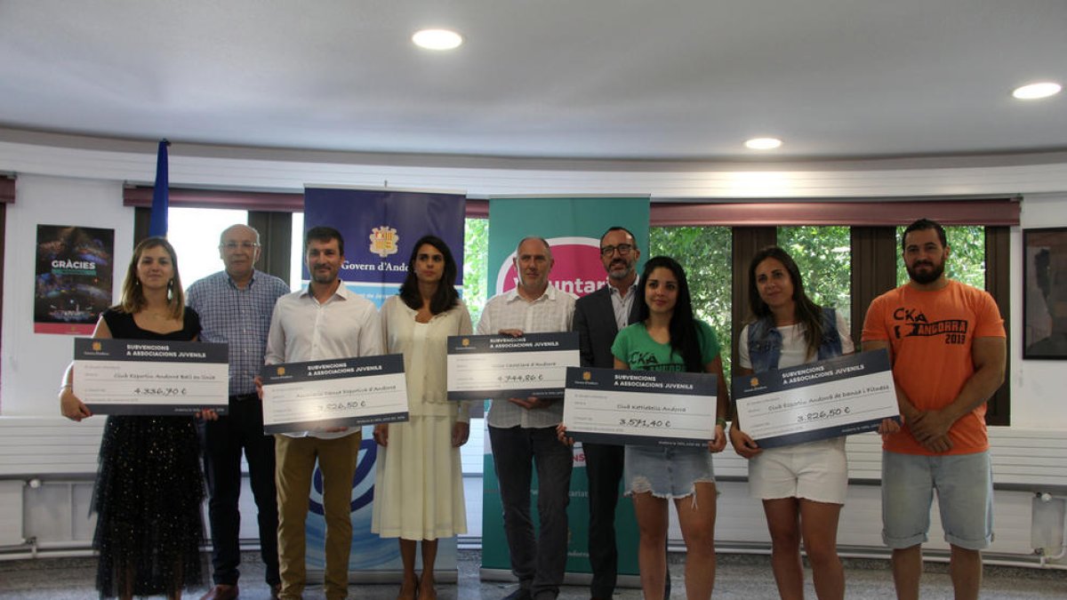 Filloy entrega 20.000 euros a associacions juvenils