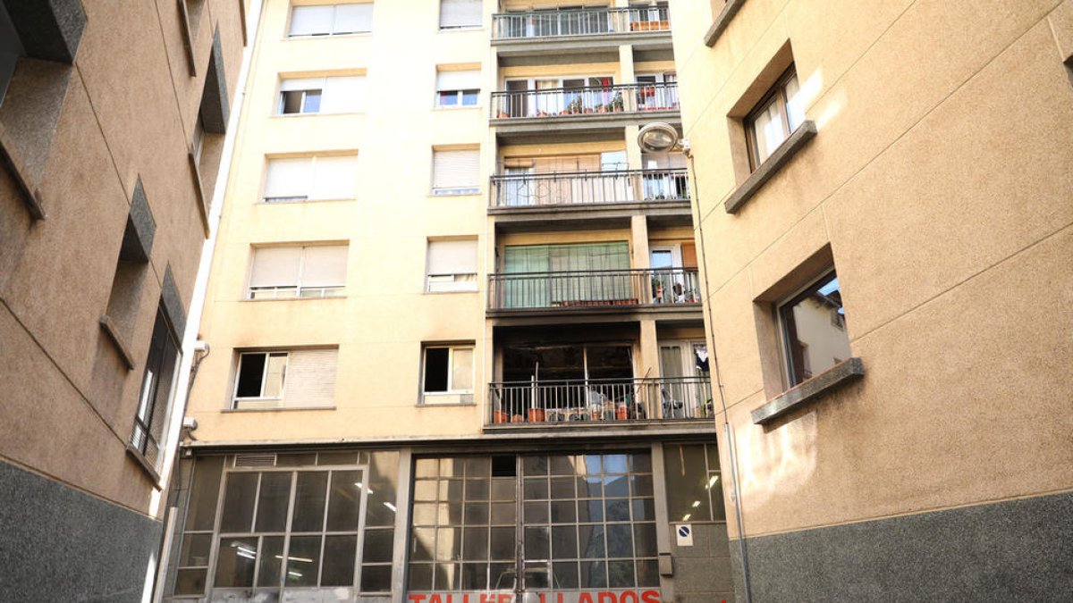 Un incendi en un pis d'Escaldes causa sis intoxicacions per fum