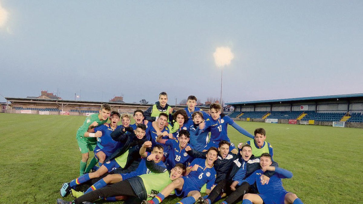 La sub-17 deixa escapar el somni de la classificació en uns últims 10 minuts d'infern