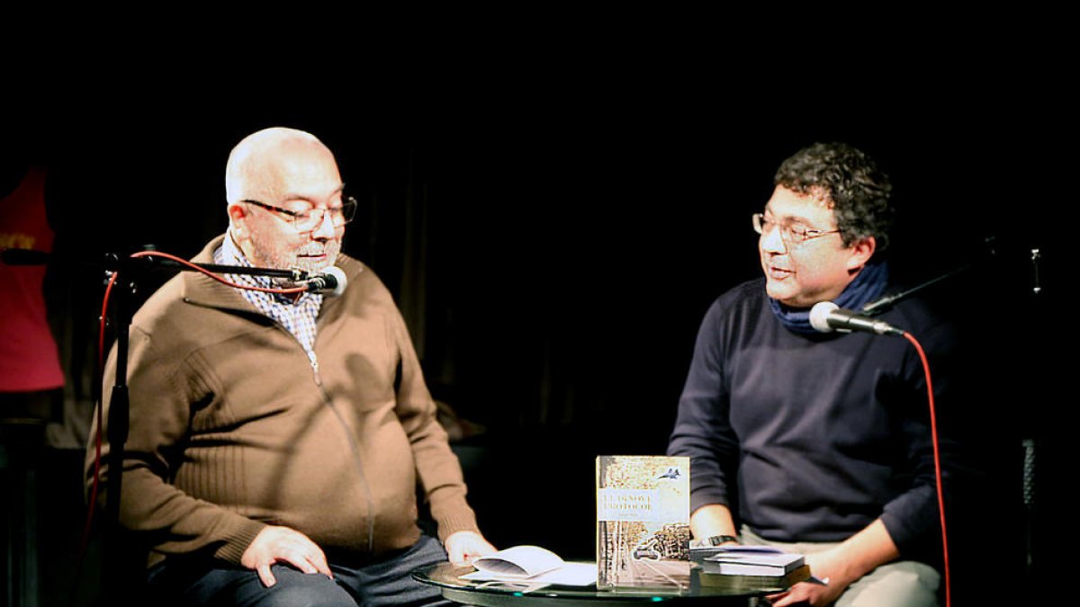 Àlvar Valls presenta 'El dinové protocol'