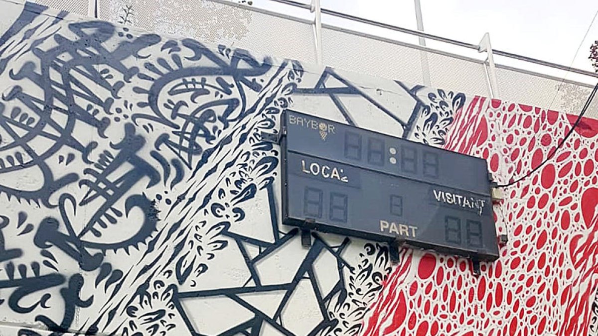 El grafiter francès Morne pinta el mur del Prat del Roure