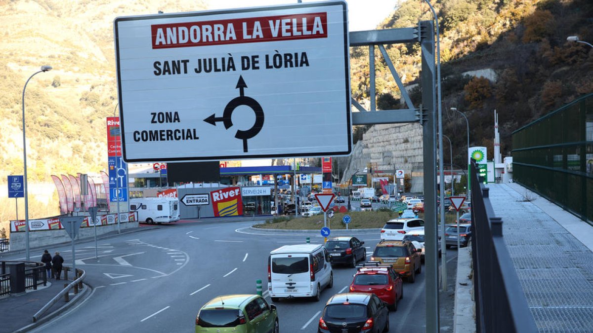 Cua de 4 quilòmetres a la frontera hispanoandorrana