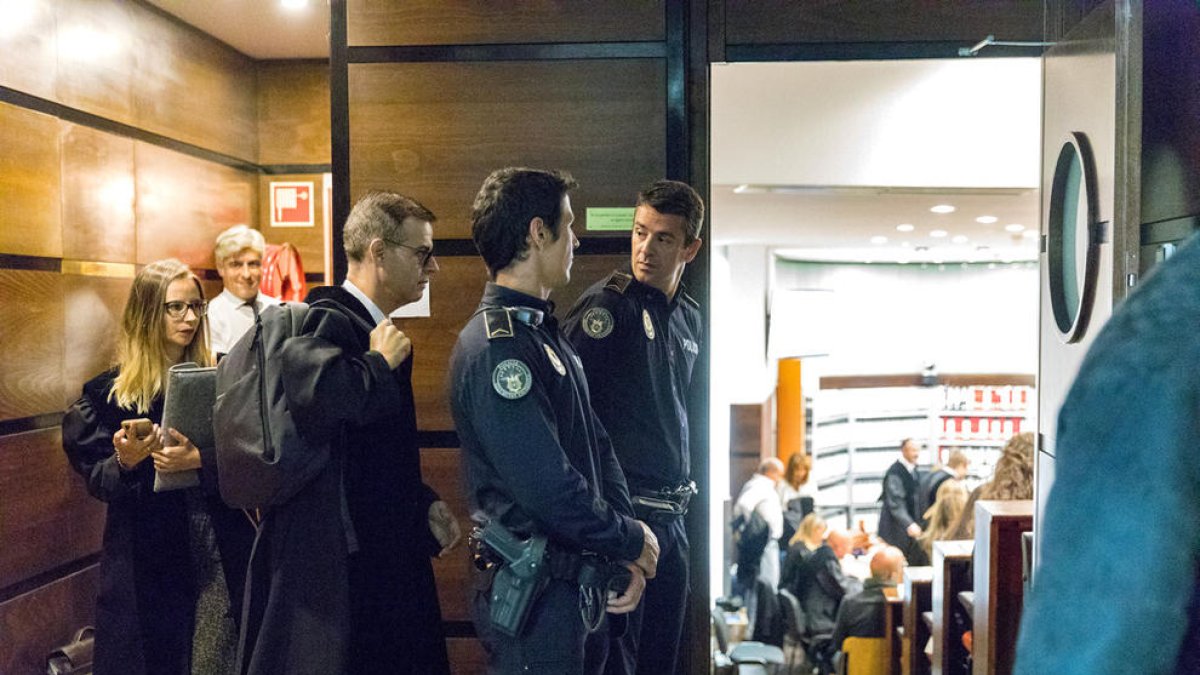 El TC desestima l'estratègia de Silvestre contra 
el fiscal Alberca