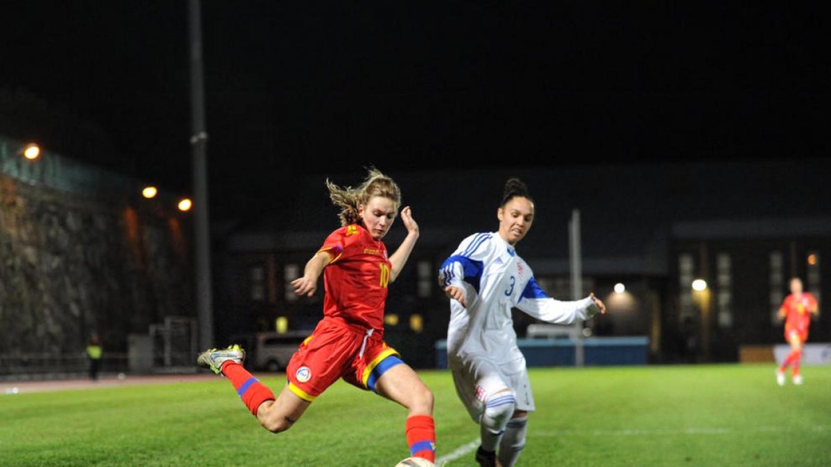 “Ja era hora que es fes una mica de cas al futbol femení”
