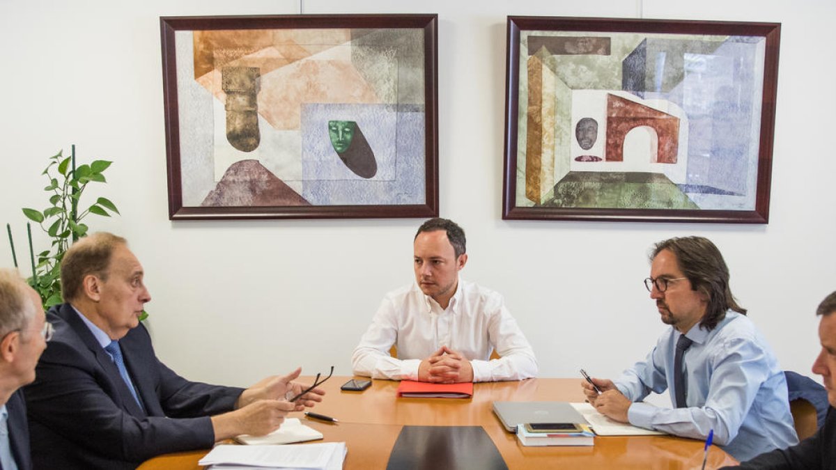 Pintat presenta un memoràndum a Govern sobre la Unió Europea