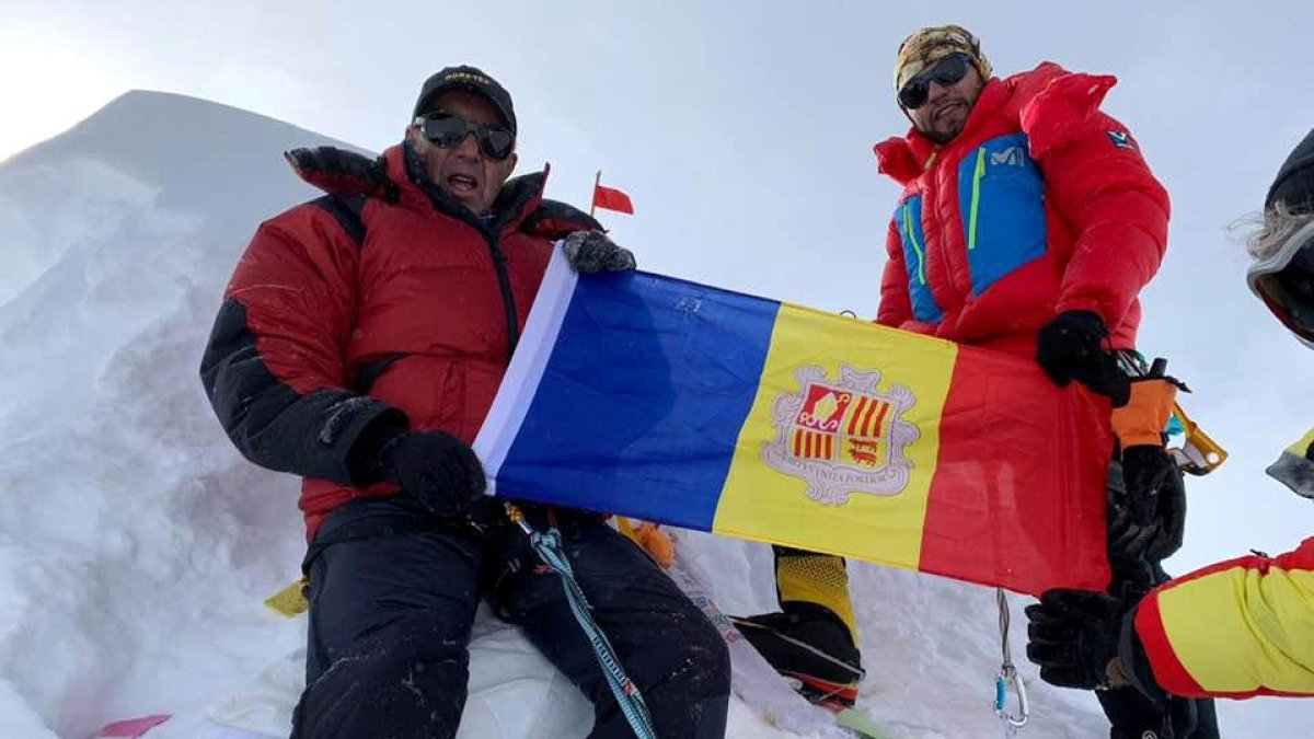 Domi Trastoy i Jordi Cornella fan el cim del Manaslu