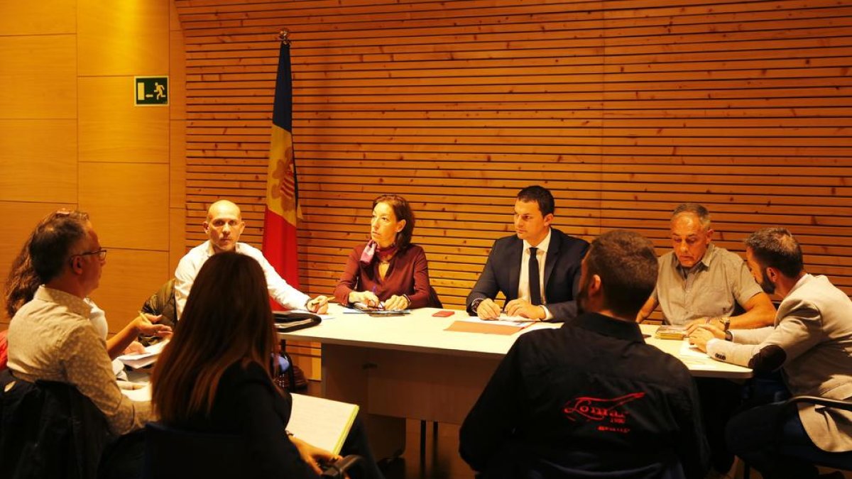 Gallardo es compromet a resoldre les demandes laborals al Pas de la Casa