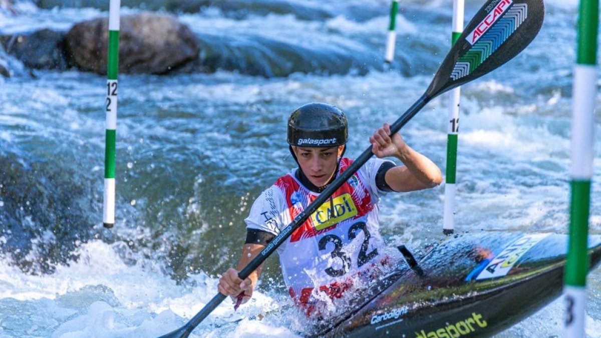 Mònica Dòria aconsegueix el bitllet per a les semifinals de canoa