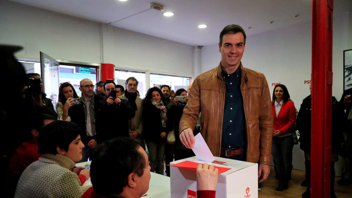 Els partits polítics espanyols  critiquen la consulta del PSOE