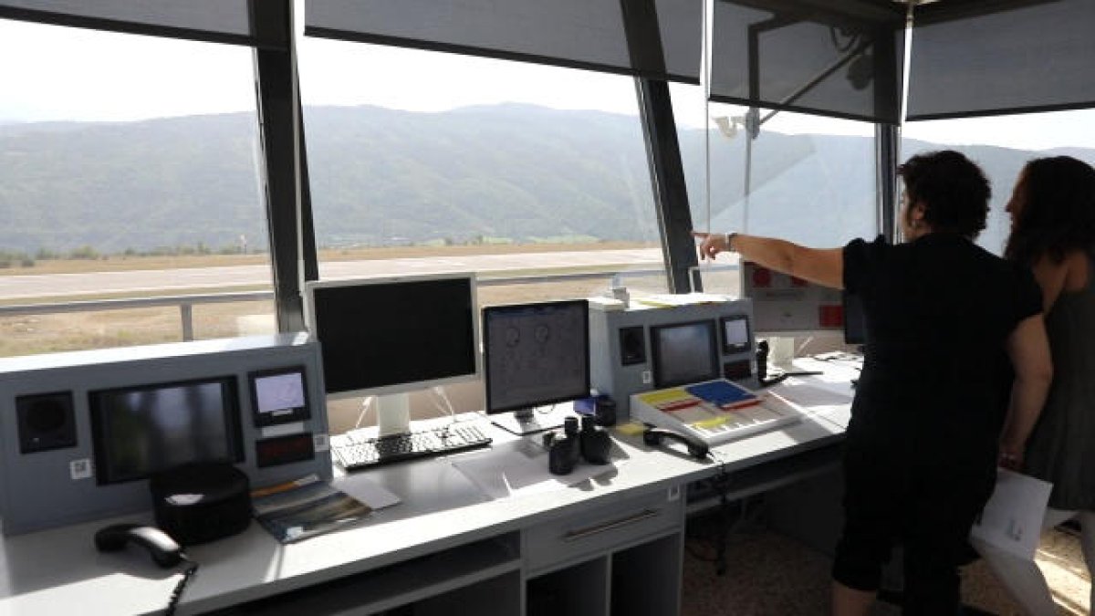 El GPS de l'aeroport, sobre la taula de Defensa i Foment