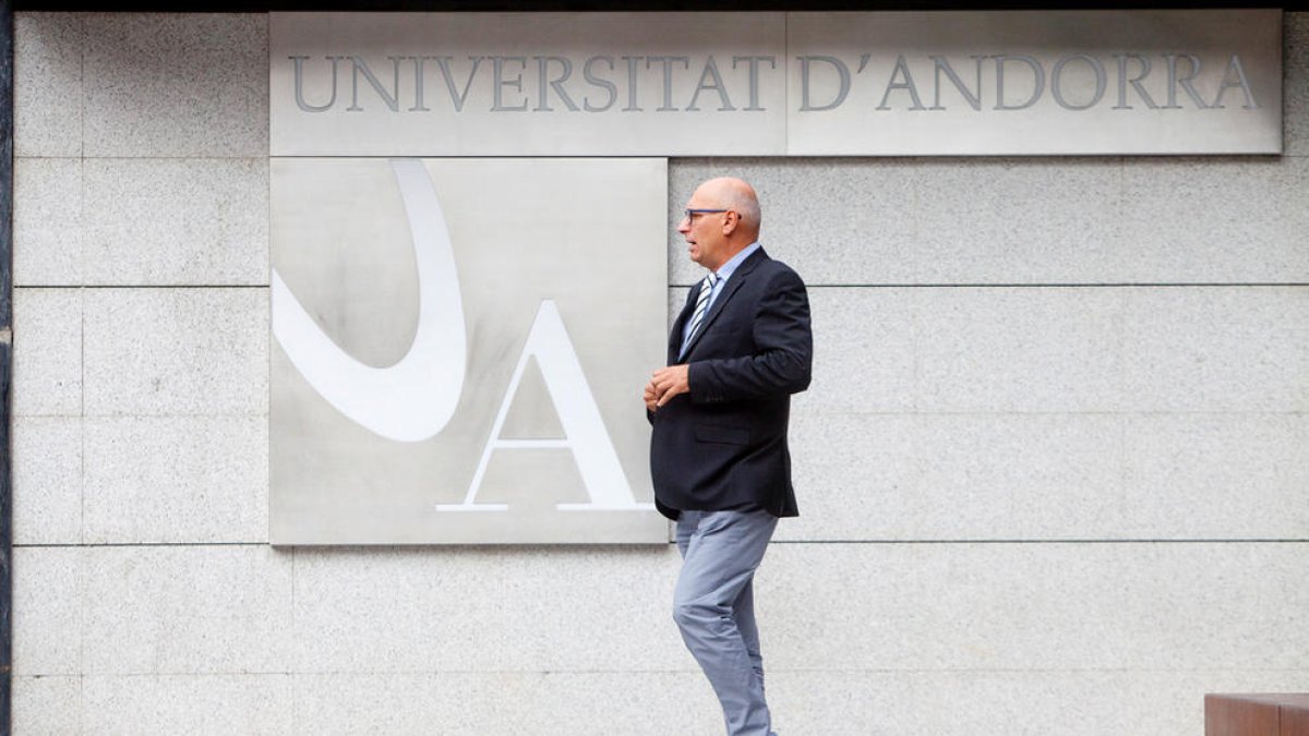 L'UdA es defensa de les crítiques dels advocats pel màster en Dret