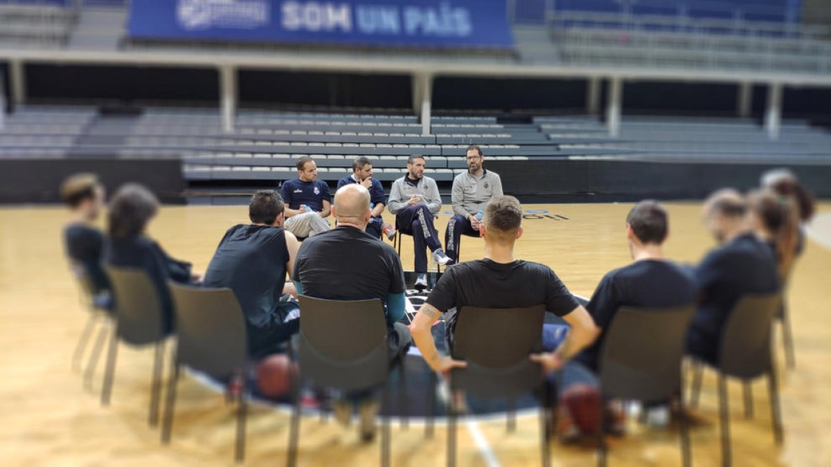 Jugadors del MoraBanc i usuaris de l'UCA entrenen junts